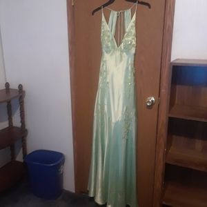 Onyx Nite Size 14 Mint Green Prom Gown